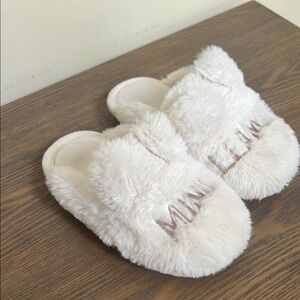 Girls Mini Llama Plush Slippers Size 11-12